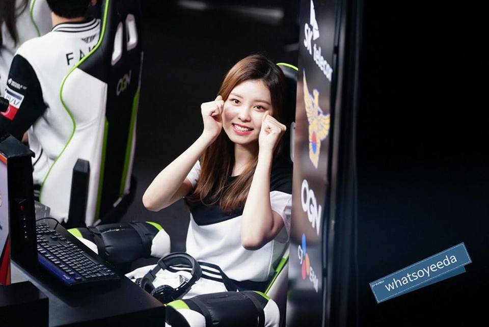 LMHT: Lộ diện hình ảnh các cô gái Gu9udan xinh đẹp trong trận đấu giao hữu với SKT