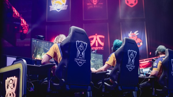 LMHT: Riot xác nhận các sự cố xảy ra trong ngày thi đấu thứ 3 là do vấn đề cơ sở hạ tầng