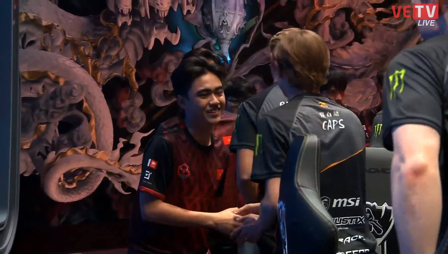 LMHT: Cộng đồng thế giới phát cuồng đề nghị tách Việt Nam ra thành khu vực riêng