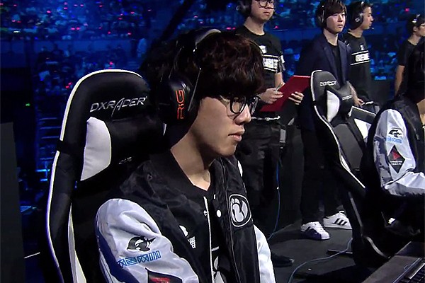 LMHT: IG TheShy thoát trận liên tục tại máy chủ Hàn Quốc khiến cộng đồng phẫn nộ