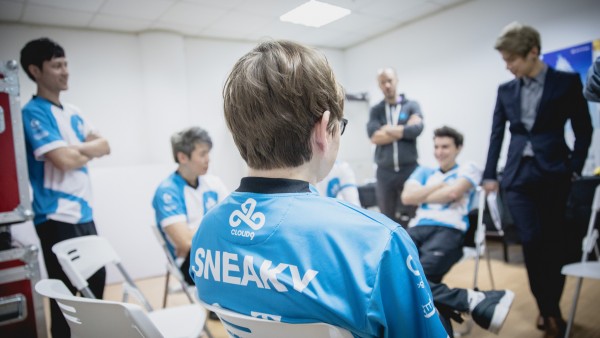 LMHT: C9 Sneaky bày tỏ muốn được đối đầu với SKT T1, EDG và ahq