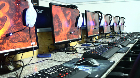 Xuất hiện ‘quán net mưa’, ở trong nhà mà chẳng khác gì ngoài trời