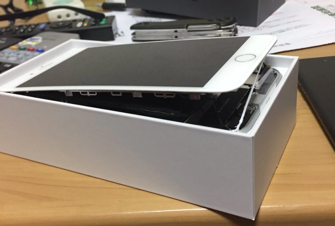 Nhiều chiếc Iphone bị phồng pin khiến người dùng lo lắng