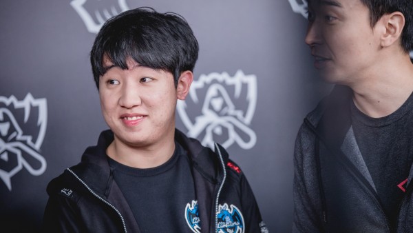 Longzhu Khan:"Tôi thấy rất nhàm chán nếu phải theo dõi 2 “con trâu” đánh nhau ở đường trên"