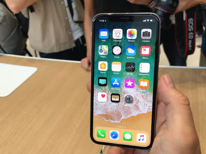 Xuất hiện những tin đồn đầu tiên về iPhone năm sau, hấp dẫn hơn cả iPhone X và iPhone 8