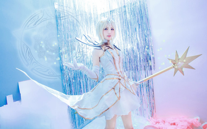 Xao xuyến với cosplay Lux Thập Đại Nguyên Tố cực đáng yêu trong Liên Minh Huyền Thoại