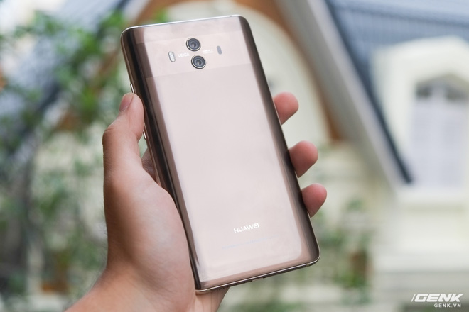 Mở hộp Huawei Mate 10 đầu tiên tại VN: điểm nhấn camera