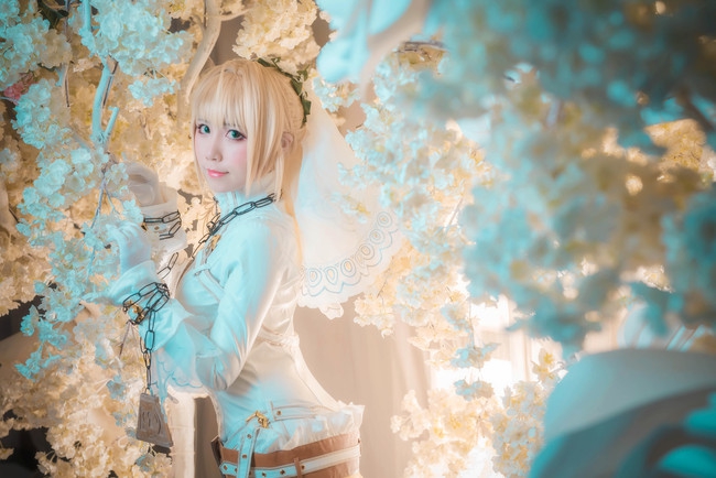 Cosplay Saber tuyệt đẹp khiến người hâm mộ không khỏi trầm trồ