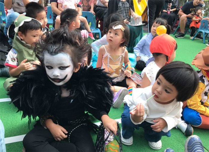 Gặp gỡ cô bé hóa trang đáng yêu nhất mùa Halloween