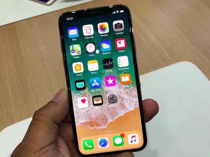 iPhone X mới về Việt Nam đã bị tháo rời đến từng linh kiện