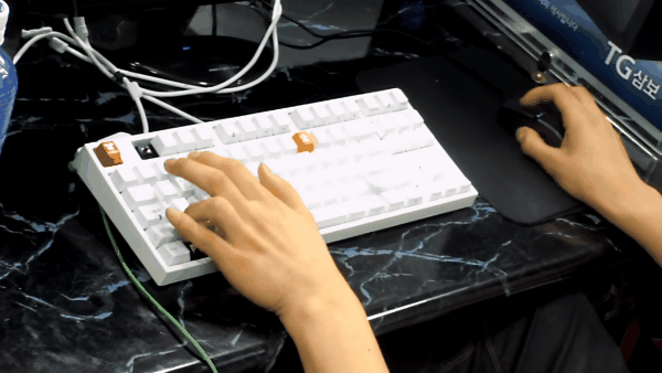 Game thủ chuyên nghiệp Hàn Quốc nghiền nát trí tuệ nhân tạo 4-0 trong game StarCraft 3