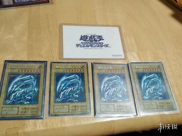 Giật mình 4 lá bài Rồng Trắng Mắt Xanh có giá lên đến 320 triệu VNĐ, trên thế giới chỉ có 1.000 lá