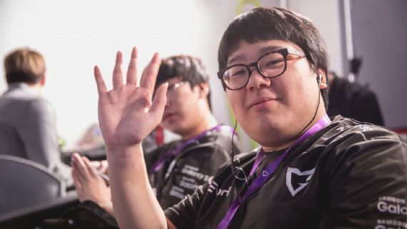 Lee ‘CuVee’ Seong-jin – siêu sao luôn nở nụ cười trên môi