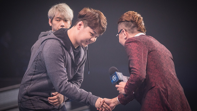 LMHT: Sau tin sẽ rời đội tuyển, PraY và GorillA bất ngờ đồng ý tiếp tục hợp đồng với Longzhu trong mua giải 2018