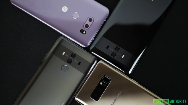 Tại sao không nên mua smartphone ngay khi chúng vừa được ra mắt?