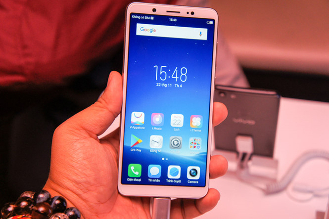 Vivo ra mắt V7 dùng camera chụp ảnh tự sướng 24 MP