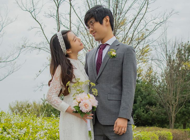 LMHT: Lo việc phải xa nhau, Ambition dắt cả vợ lên máy bay đi Siêu Sao Đại Chiến