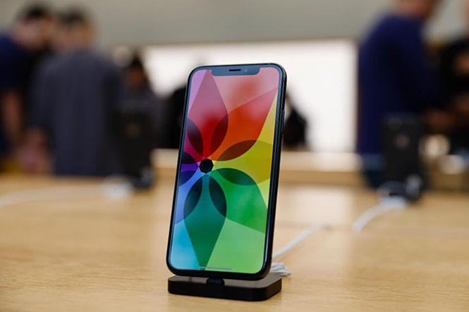 Đâu là công nghệ gây tranh cãi nhất trên iPhone X?