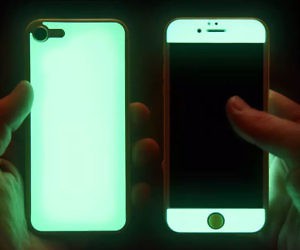 Xuất hiện chiếc ốp lưng điện thoại tự hấp thụ ánh sáng để phát quang cực ngầu