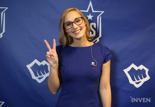 LMHT: Nữ MC xinh đẹp và tài năng Sjokz vẫn sẽ tin tưởng vào châu Âu
