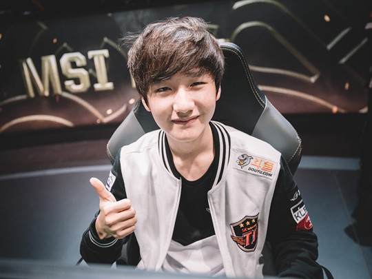 LMHT: Peanut công khai khen ngợi lối đi rừng của Levi trên Stream của mình