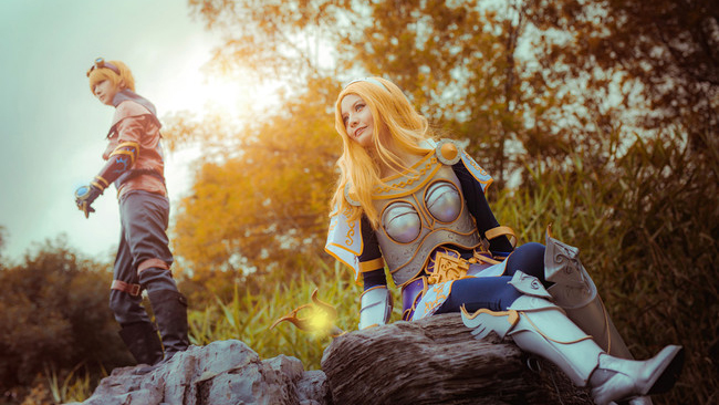 Cosplay cặp đôi Lux và Ezreal cực dễ thương trong Liên Minh Huyền Thoại
