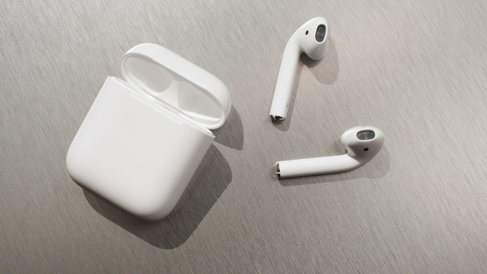 Tai nghe không dây AirPods của Apple cháy hàng trong dịp lễ Giáng sinh