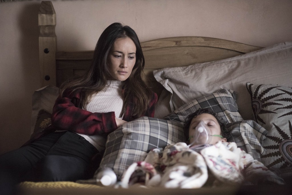 [Review] “Slumber”: lời lý giải thiếu độc đáo về hiện tượng kinh dị “bóng đè”