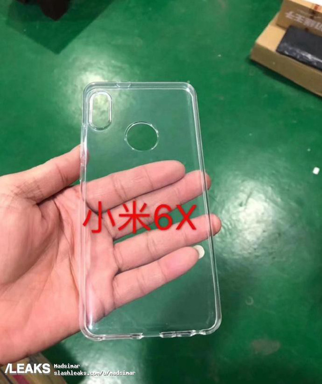 Xuất hiện hình ảnh được cho là Xiaomi Mi6X, giống iPhone X nhưng có thêm cảm biến vân tay ở phía sau