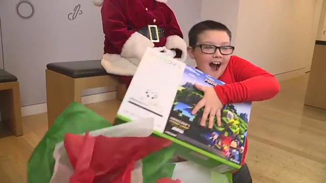 Hi sinh chiếc Xbox One để mua chăn cho người vô gia cư, cậu bé nhận được món quà vô cùng đặc biệt từ Microsoft