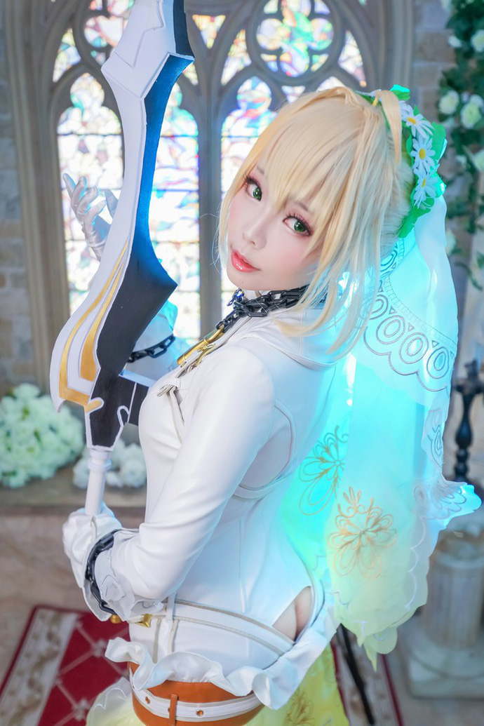 Cosplay Saber gợi cảm hút hồn người nhìn