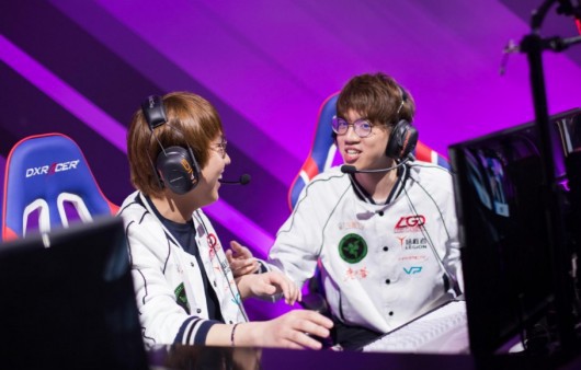 LMHT: LGD Gaming công bố đội hình chính thức cho LPL 2018 cận kề