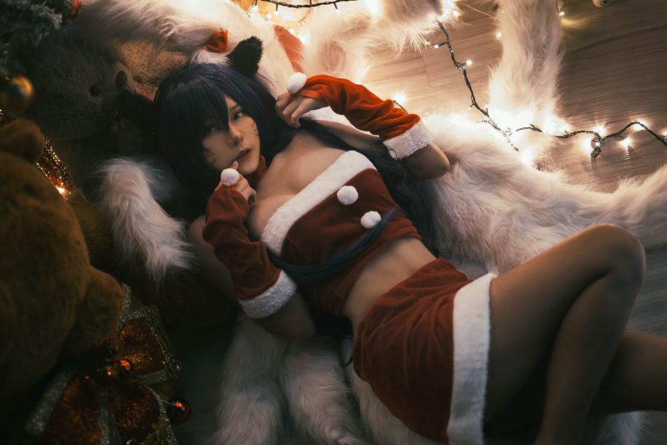 LMHT: Noel không lạnh với bộ cosplay Ahri Santa nóng hừng hực