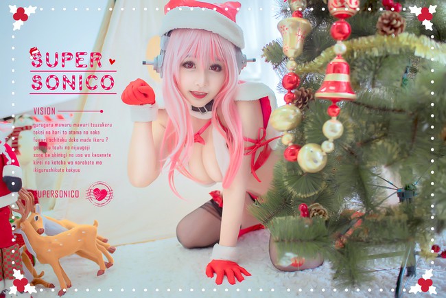 Cosplay Super Sonico Giáng Sinh hâm nóng tinh thần người hâm mộ