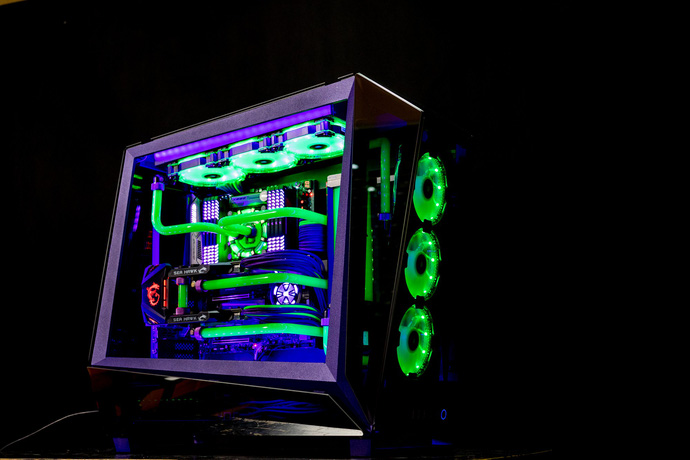 Bộ máy tính cực đẹp tại Việt Nam lấy cảm hứng từ Joker với giá lên đến 200 triệu