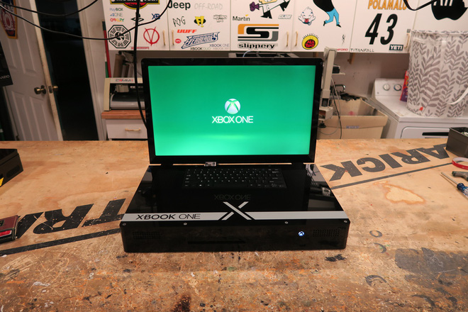 Anh chàng hacker này biến Xbox One X thành một chiếc laptop độc nhất vô nhị có giá 2.500 USD