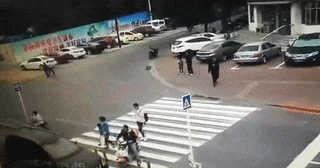 16 tai nạn ngớ ngẩn của những người sang năm mới rồi mà vẫn chưa hết xui 14