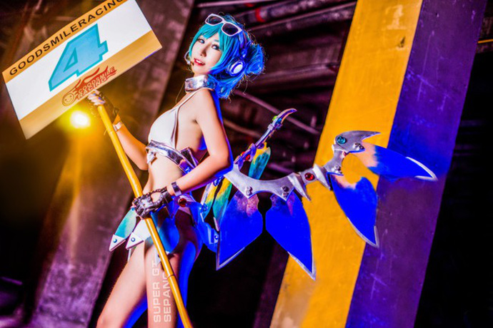 Cosplay Hatsune Miku siêu dễ thương và cũng không kém phần nóng bỏng