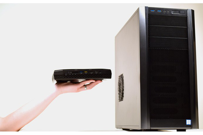 [CES 2018] Intel giới thiệu máy tính NUC nhỏ bằng bàn tay chạy được VR