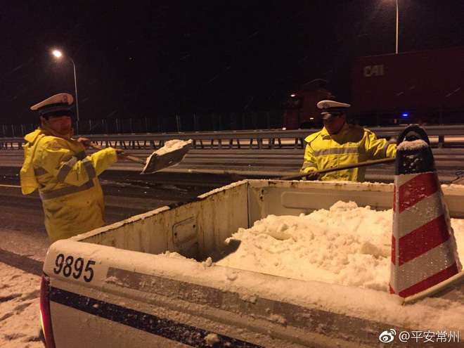 Tuyết rơi ở Thường Châu khiến những người hâm mộ lo lắng cho các chàng trai U23 Việt Nam