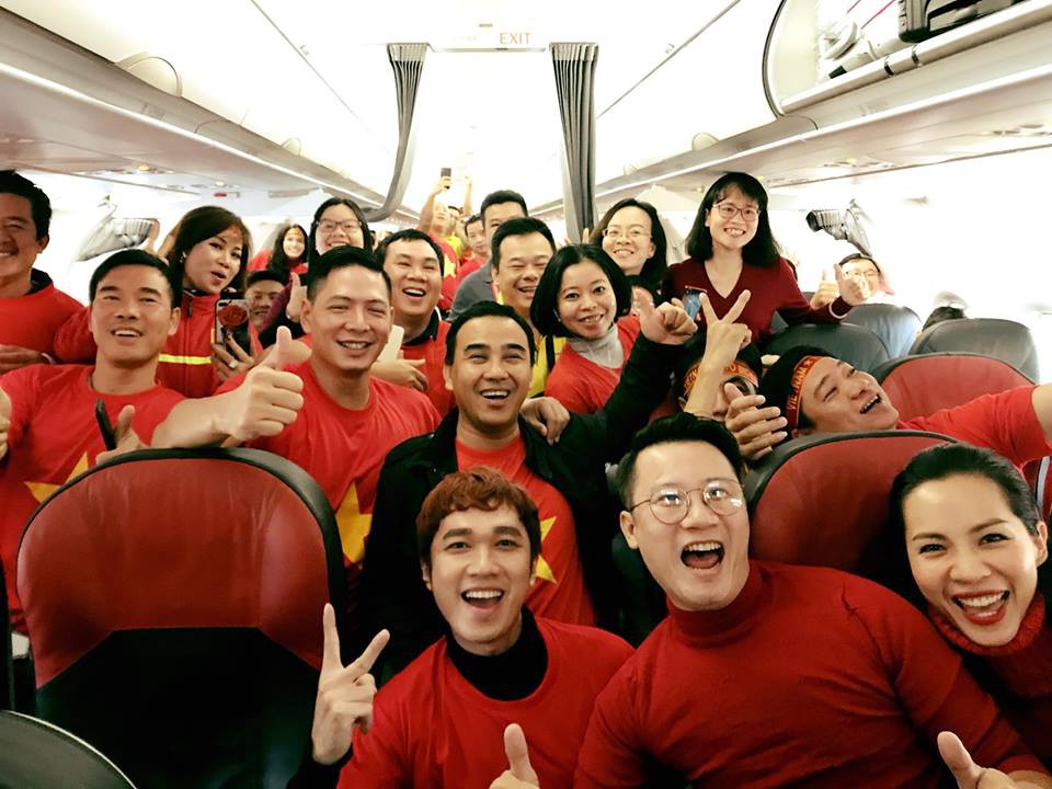 Dàn Sao Việt chơi lớn sang Trung Quốc lúc 4h sáng để cổ vũ U23 Việt Nam