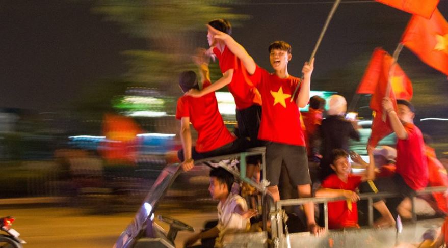 [Bão đêm] Khi mọi người cùng chung vui U23 xuyên đêm tại Sài Gòn