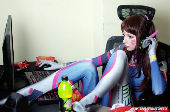 Cosplay D.Va siêu gợi cảm mà người hâm mộ không thể rời mắt
