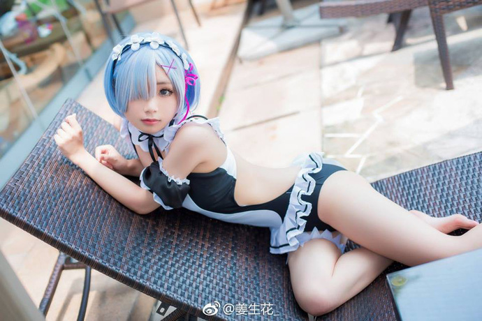 Ngắm nhìn cô nàng hầu Rem cực kì gợi cảm trong bộ áo tắm