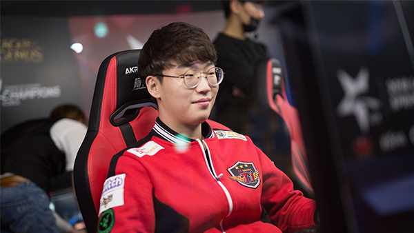 LMHT: Tân binh đi rừng của SKT cảm thấy thoải mái hơn sau chiến thắng trước KSV