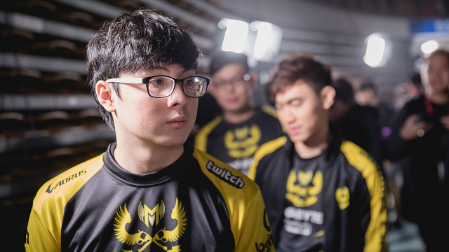 LMHT: NoWay lên tiếng khi bị Shyn tố cáo làm nữ streamer nổi tiếng có thai, phủ nhận không có quan hệ gì