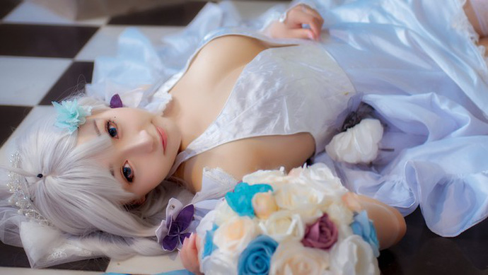 Cosplay HMS Illustrious trong game Azur Lane gợi cảm đến bỏng cả mắt