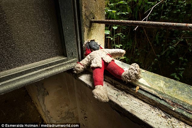 Những hình ảnh không khác phim kinh dị được chụp tại 1 nhà trẻ bị bỏ hoang