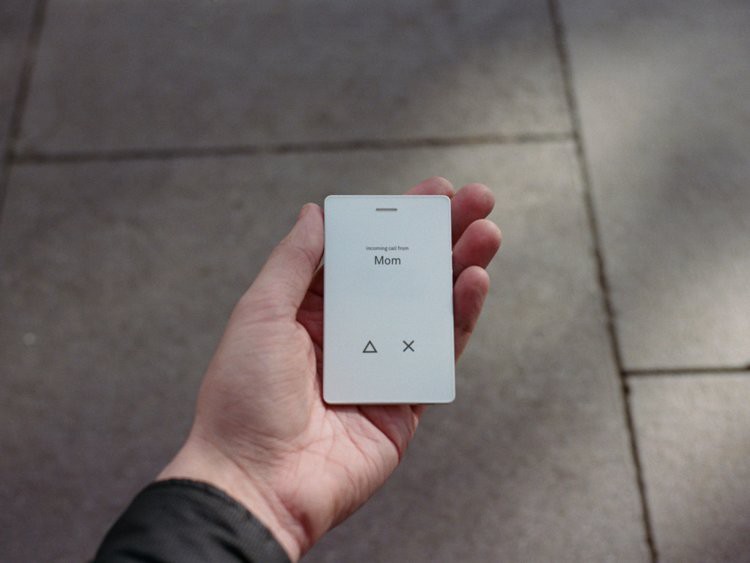 Xuất hiện chiếc smartphone độc lạ, chỉ nghe gọi nhắn tin và không còn chức năng nào khác