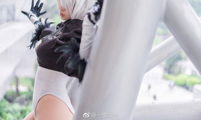 Cosplay 2B trong Nier: Automata siêu nóng bỏng chảy hết cả máu mũi